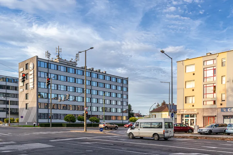 Miskolc Baross Gábor utcában második emeleti garzon hőszigetelt épületben eladó