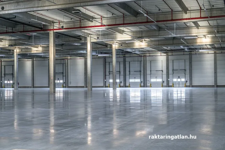 Raktár kiadó 6 059 m2 Fót M3-as autópálya mellett