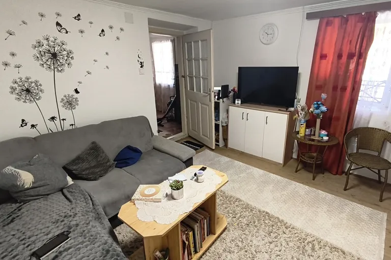 Tolnanémedin 3 szobás, tornácos parasztház eladó!