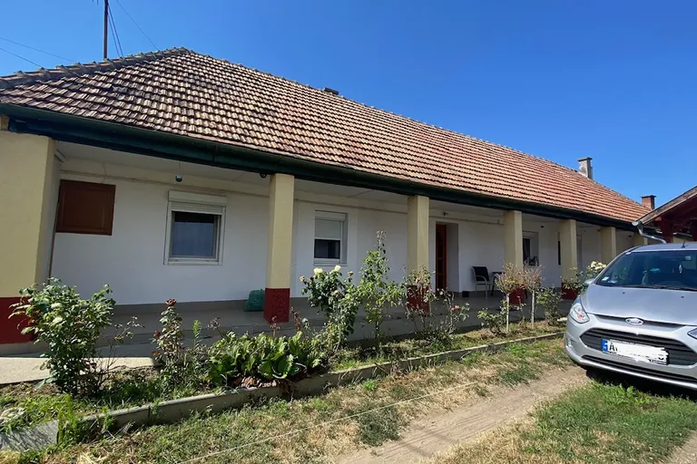 Maglódon jól frekventált, 4 szobás, felújított, családi ház 1400 nm-es telekkel eladó!