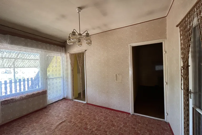 Kunadacson 4 szobás, kétgenerációs családi ház külön épületben működő büfével eladó!