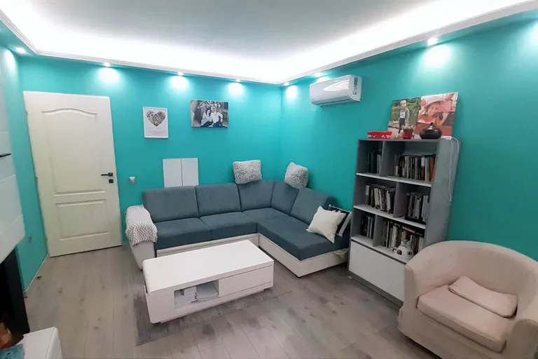 Kőbányán 2,5 szobás, gyönyörűen felújított, földszinti, klímás panel lakás eladó!