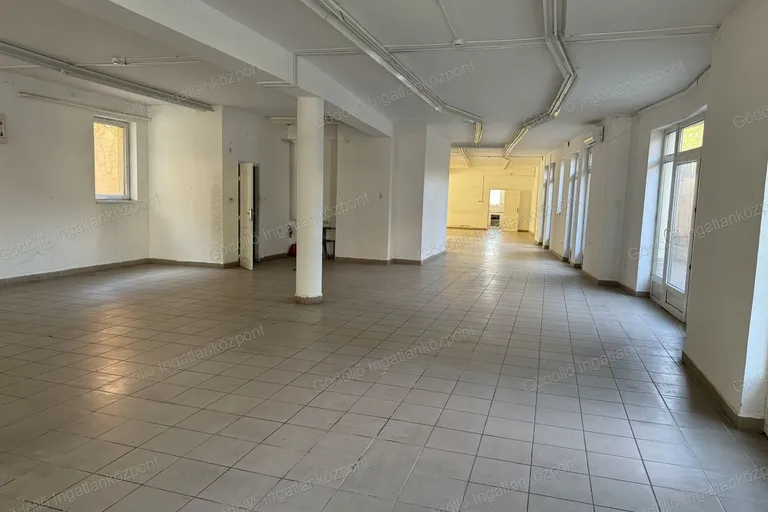 Kiadó üzlethelyiség – Gödöllő