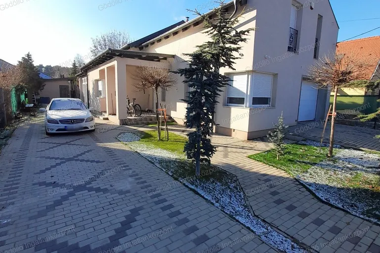 Eladó családi ház – Veresegyház