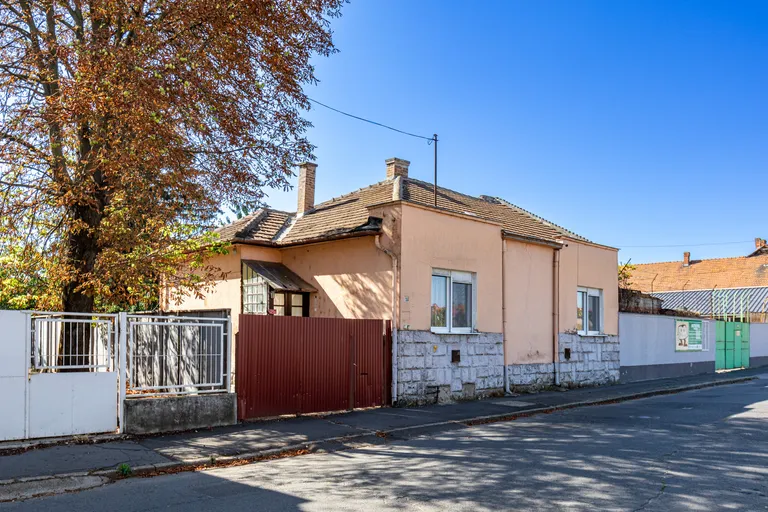 Miskolc 115 m²-es földszintes ház 276 m²-es telken, közvetlenül a Búza tér közelében eladó