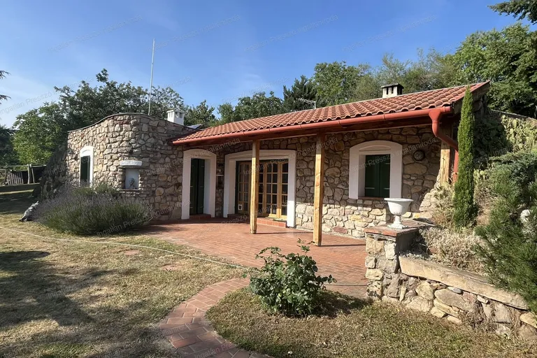 Eladó balatoni panorámás családi ház Ábrahámhegyen