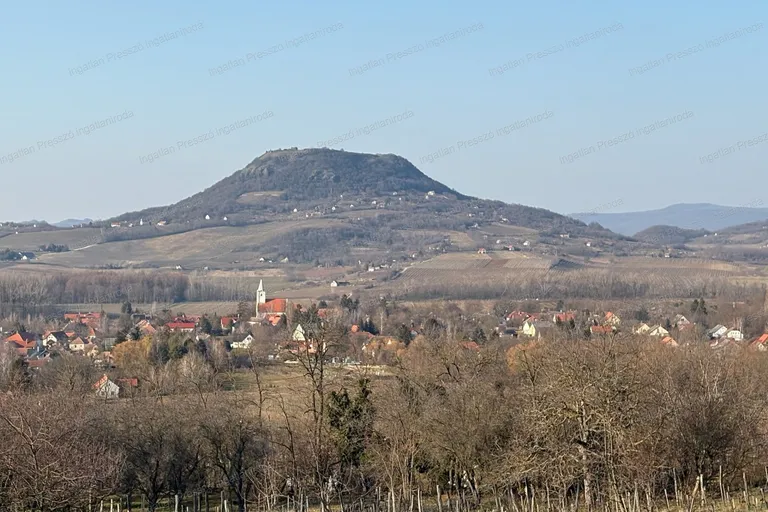 Eladó zártkerti telek Káptalantótiban