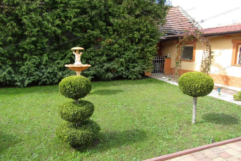 Eladó felújított 4 szobás családi ház Tapolcán