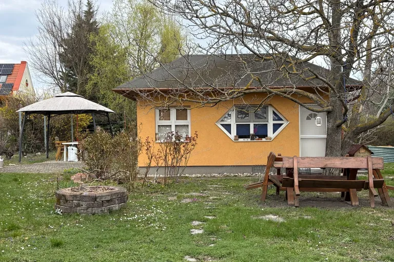 Eladó balatoni panorámás nyaraló Aszófőn!