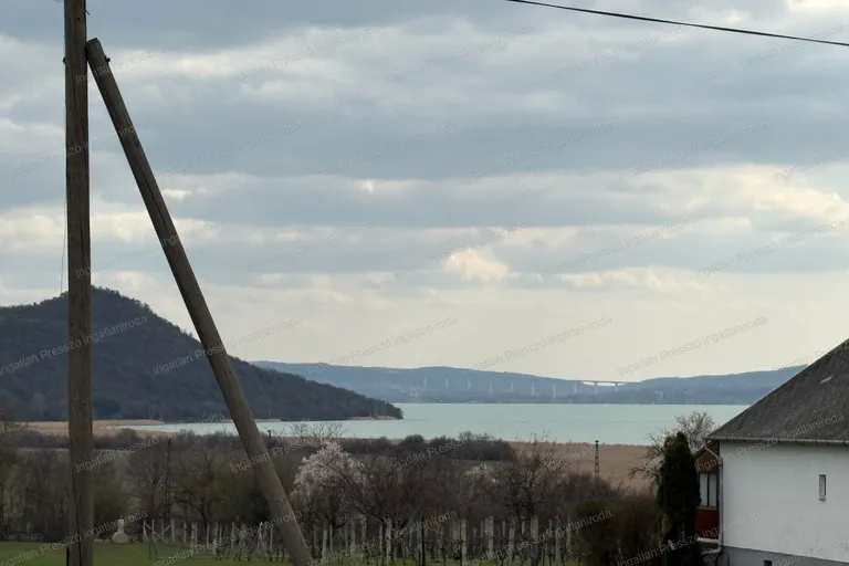 Eladó balatoni panorámás építési telek Aszófőn a központban!