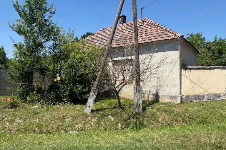 Eladó 3 szobás családi ház Veszprém megyében, Szentimrefalván!