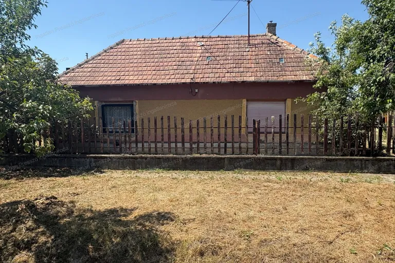 Eladó Zalaerdődön 3 szobás 78 m²-es, felújítandó családi ház!