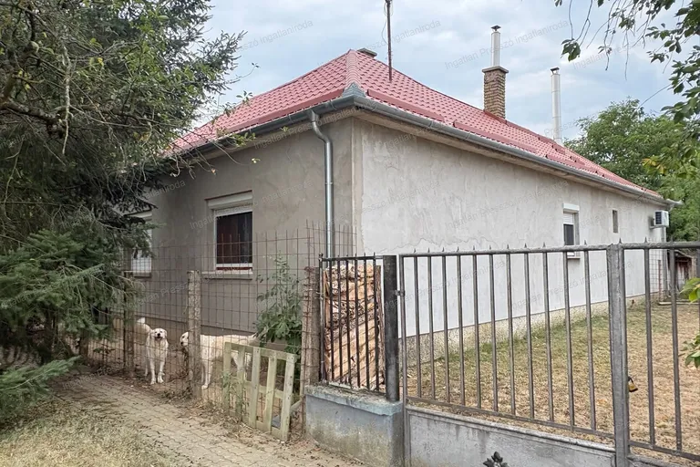 Zalaerdődön eladó egy 104 m²-es felújított 2 szobás családi ház!