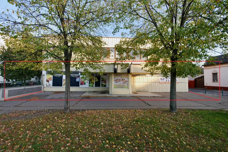 Eladó utcai bejáratos üzlethelyiség Debrecen