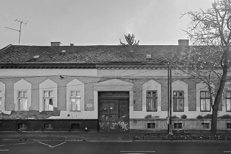 Debrecen belváros közeli telekhányad eladó