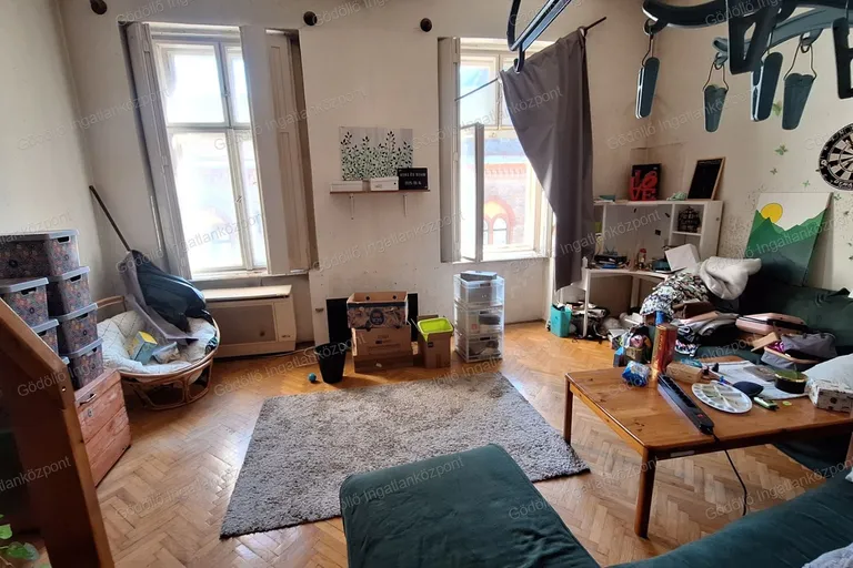 Eladó panellakás – Budapest