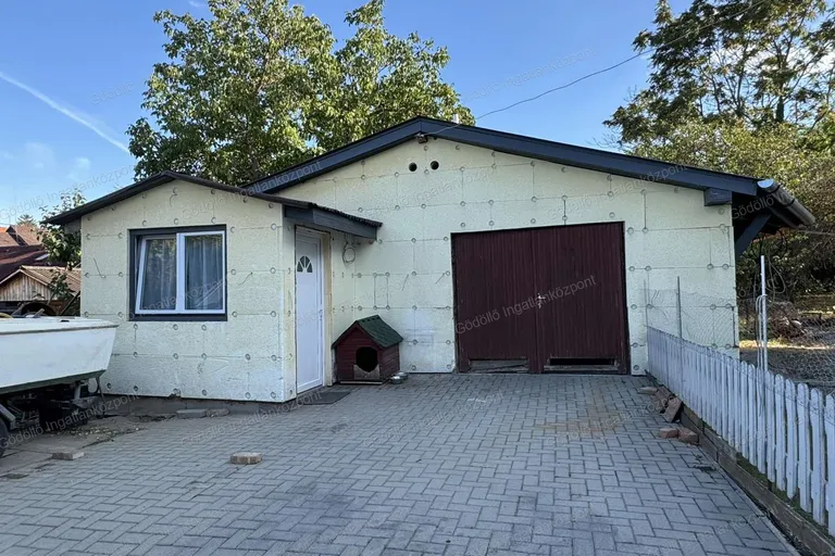 Eladó családi ház – Pécel