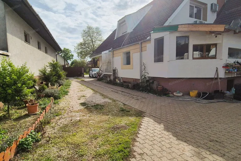Eladó családi ház – Kecskemét