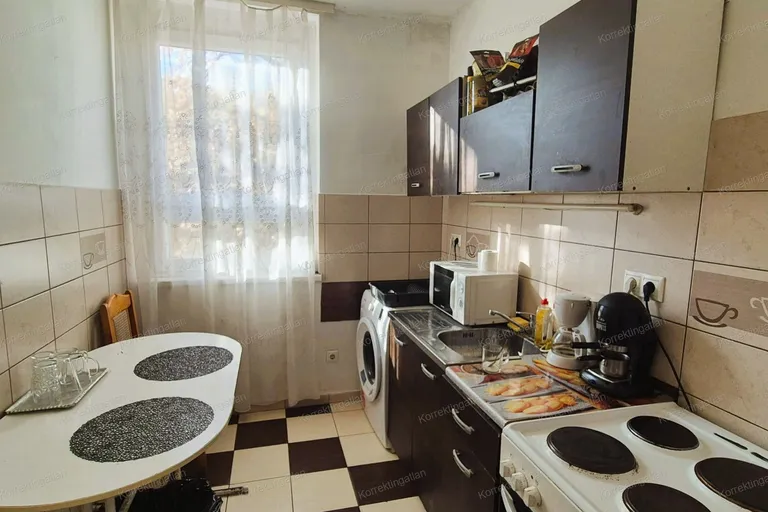 Eladó téglalakás – Kecskemét