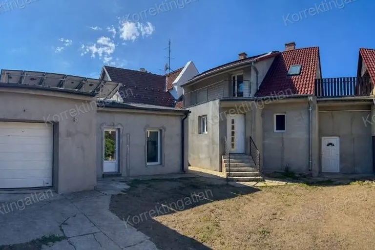 Eladó családi ház – Kecskemét