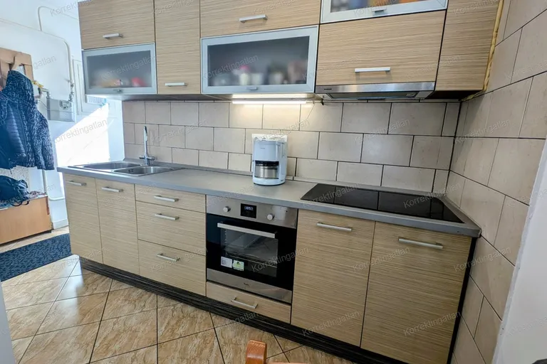 2 HÁLÓ+ NAPPALIS KERTKAPCSOLATOS LAKÁS GARÁZSOKKAL!