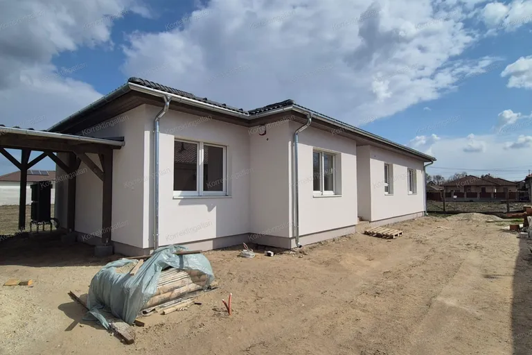 Eladó családi ház – Kecskemét