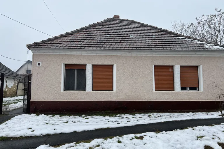 Csipkerekben 2 szobás családi ház eladó