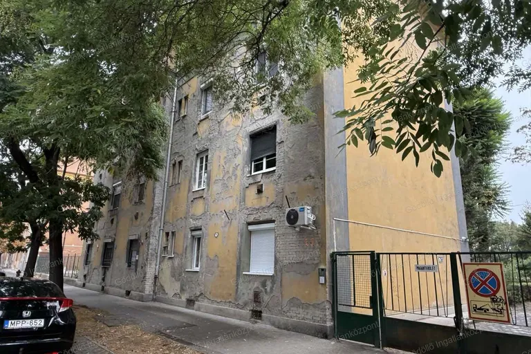 Eladó téglalakás – Budapest
