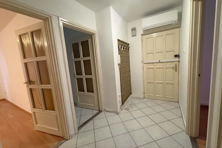 Belvárosi első emeleti 3 szobás