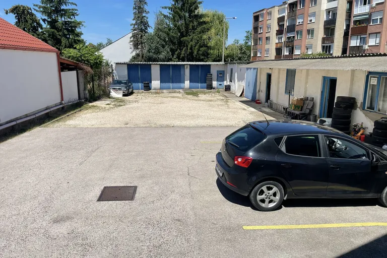 Tatabányán a Dózsa György úton telephelyként használt családi ház eladó!