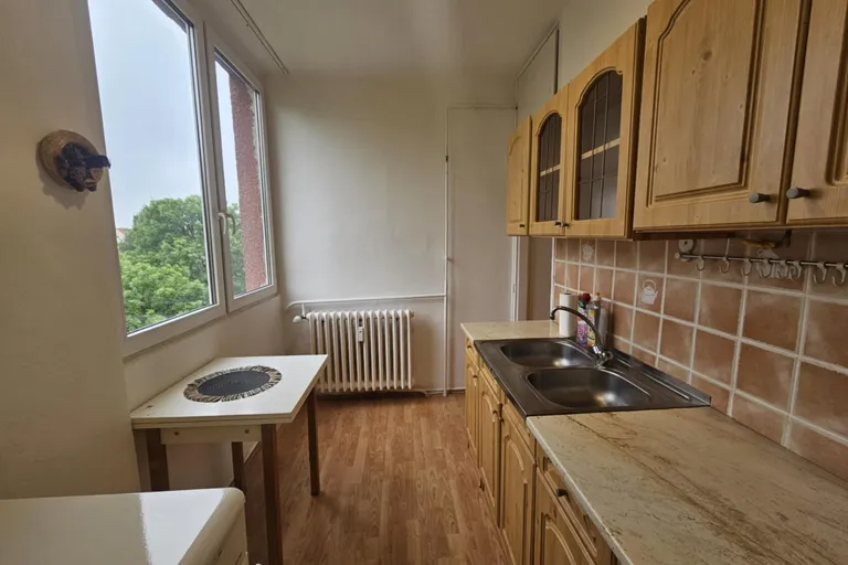 Tatabánya Dózsakerti 2 szobás lakás kiadó