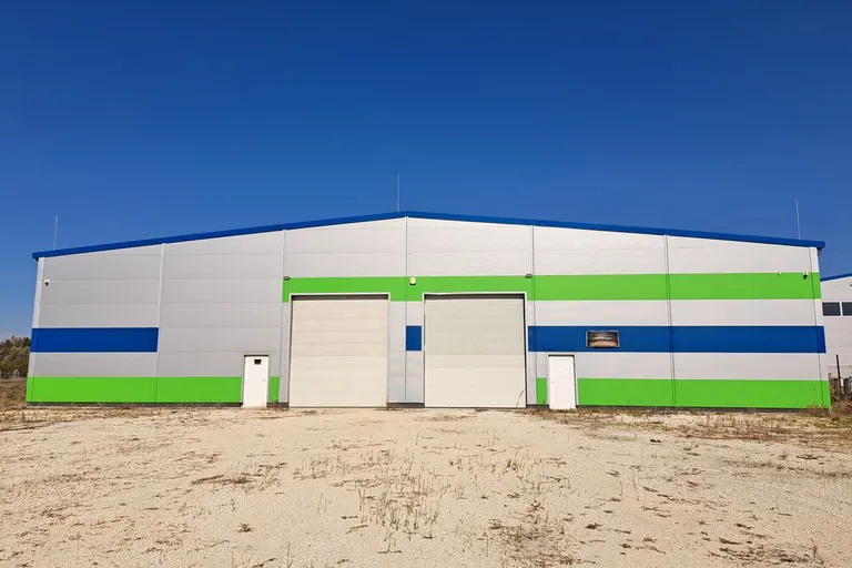 Eladó egy 1 810 m²-es ipari csarnok egy 4 867 m²-es telken – Iszkaszentgyörgy, Városkapu Ipari Park Székesfehérvár mellett