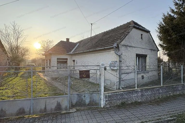 Eladó 2 szobás családi ház Dabroncon!