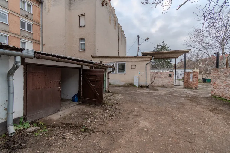 Eladó garázs Debrecen Piac utca