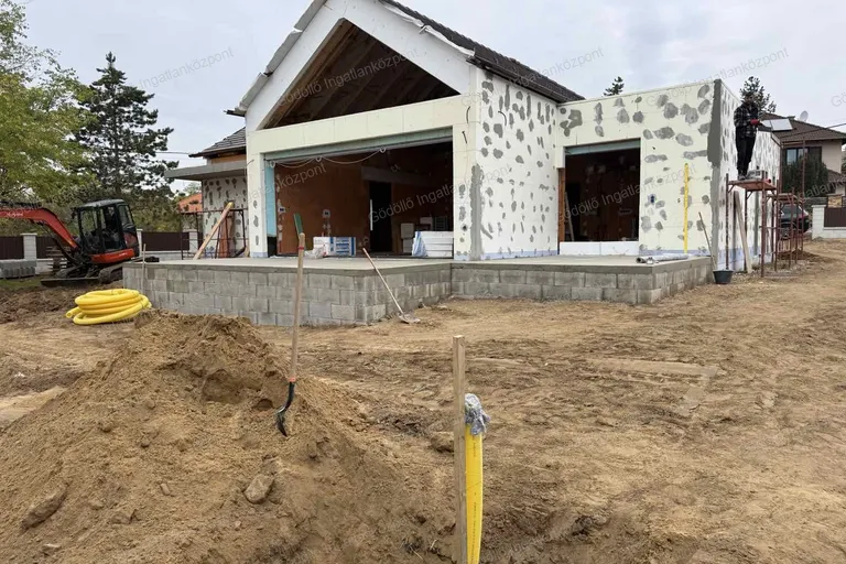 Eladó családi ház – Szada