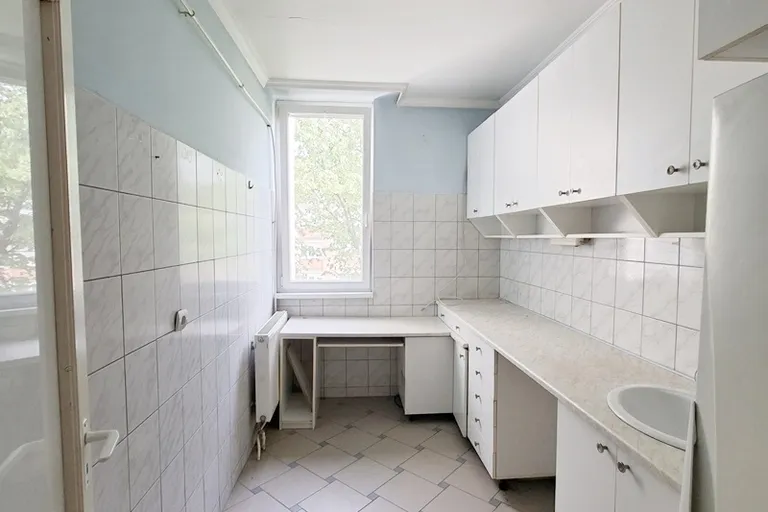 Azonnal költözhető, 3 szobás lakás eladó Tatabánya kedvelt részén!
