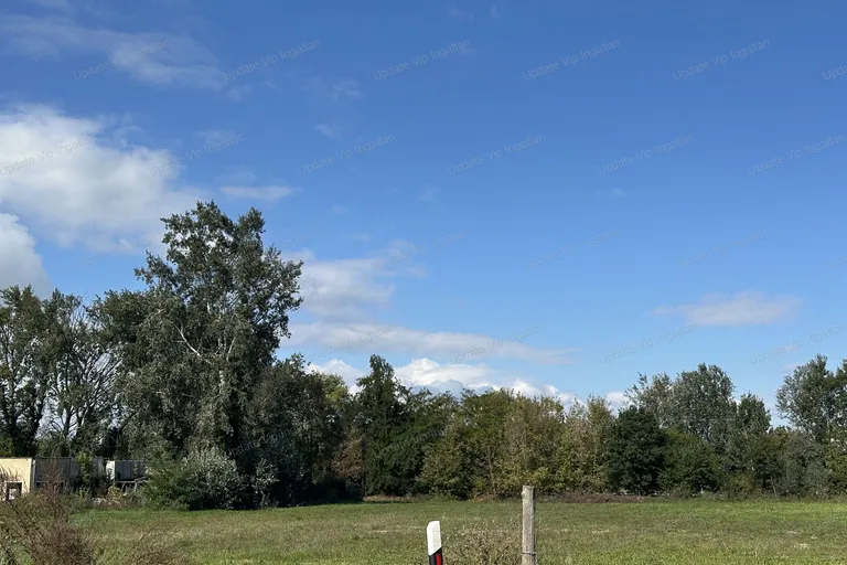 Befektetők figyelmébe! balatonszárszón vízközeli telek eladó!