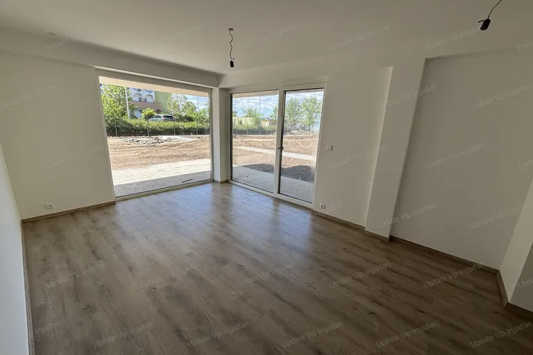 Siófok Ezüstpart/Széplak határán, új építésű, vízparti, panorámás, medencés lakás eladó!