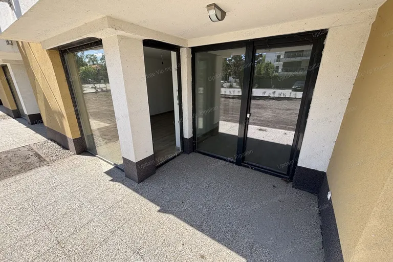 Siófok Ezüstpart/Széplak határán, új építésű, vízparti, panorámás, medencés lakás eladó!