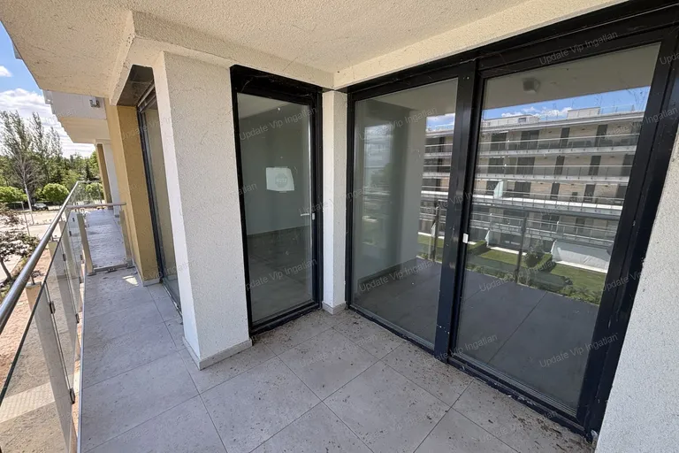 Siófok Ezüstpart/Széplak határán, új építésű, vízparti, panorámás, medencés lakás eladó!
