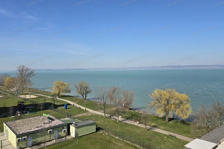 SIÓFOK EZÜSTPART/SZÉPLAK HATÁRÁN, ÚJ ÉPÍTÉSŰ, VÍZPARTI, PANORÁMÁS, MEDENCÉS LAKÁS ELADÓ!