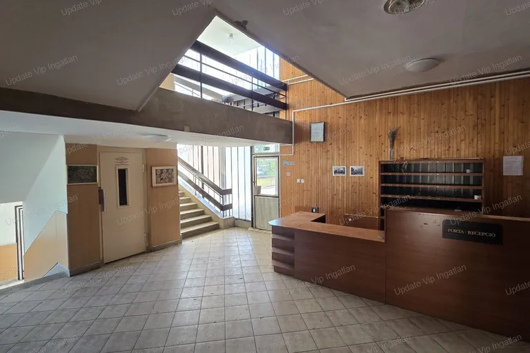 BALATONFÖLDVÁRON FELÚJÍTANDÓ, VAGY LAKÁSOKKÁ ALAKÍTHATÓ HOTEL ELADÓ!