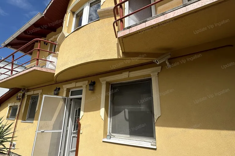 SIÓFOKON VÍZPARTI UTCÁBAN ,RÉSZPANORÁMÁS CSALÁDI HÁZ ÉS ÉTTEREM ELADÓ!