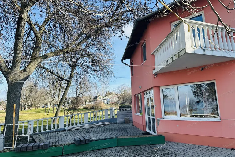PANORÁMÁS CSALÁDI HÁZ ELADÓ!