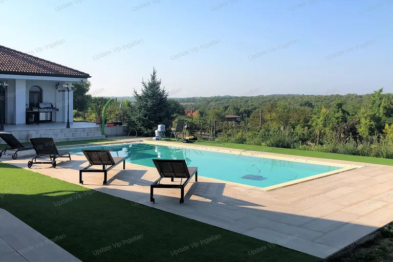 LUXUS NYARALÓ ELADÓ SIÓFOK-TÖREKIBEN, PANORÁMÁVAL A BALATONRA!