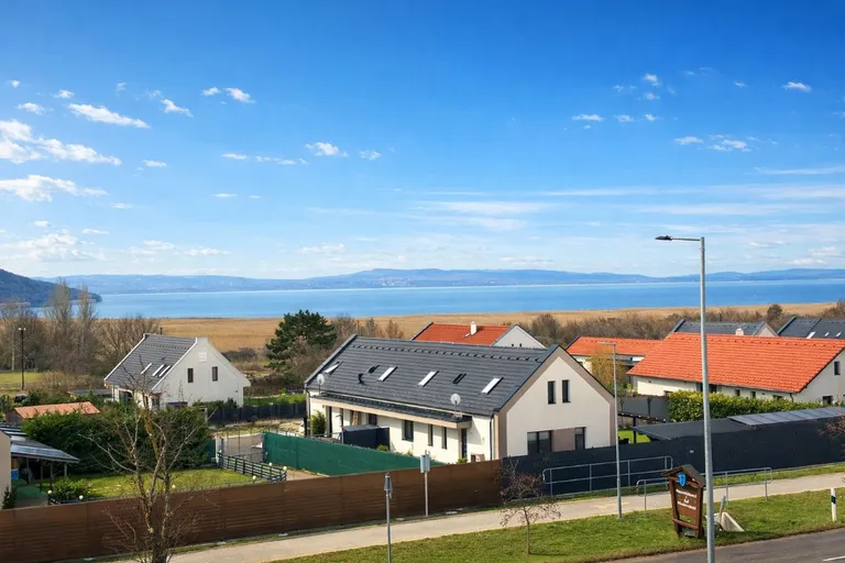 Újépítésű panorámás lakások Aszófőn, a Balatontól pár perc sétára!