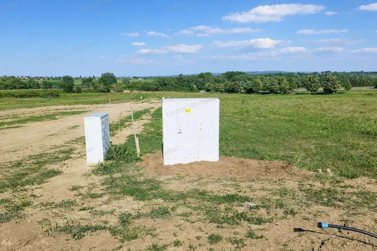 Megosztható, két utcára nyíló építési telek – Balatonlelle / Balatonboglár határán