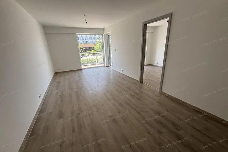 Siófok széplak/ezüstpart határán, új építésű, vízparti, medencés, panorámás lakás eladó!