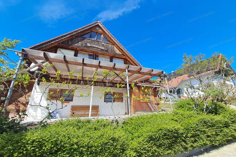 Eladó csodálatos panorámával rendelkező telek a festői Mencshelyen!