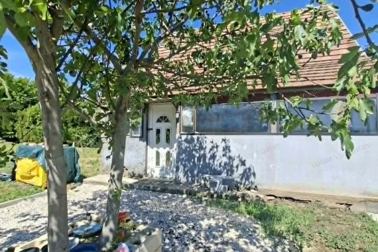 Panorámás építési telek eladó Sárszentmihályon önálló felépítménnyel!